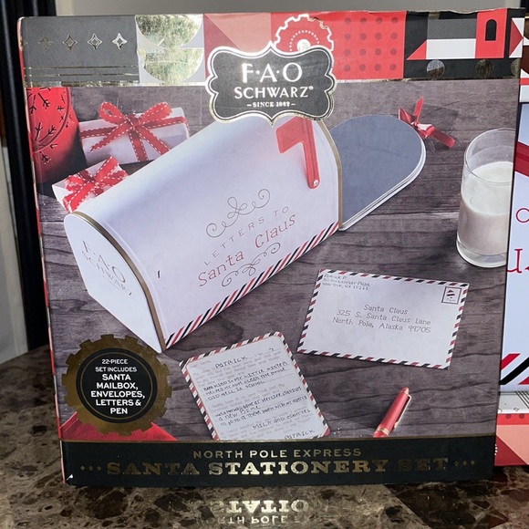 FAO Schwarz Santa Mailbox and Stationary Set New in Box - Picture 3 of 5